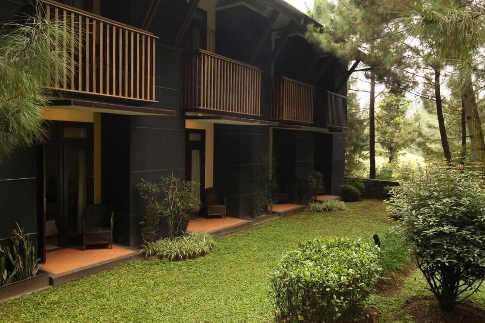 Puteri Gunung Hotel Lembang Ngoại thất bức ảnh