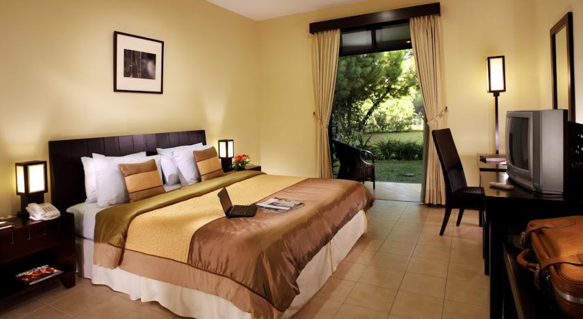 Puteri Gunung Hotel Lembang Ngoại thất bức ảnh