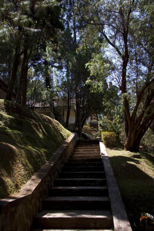 Puteri Gunung Hotel Lembang Ngoại thất bức ảnh