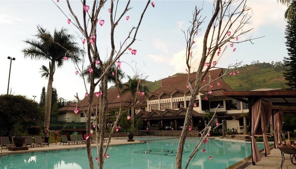 Puteri Gunung Hotel Lembang Ngoại thất bức ảnh