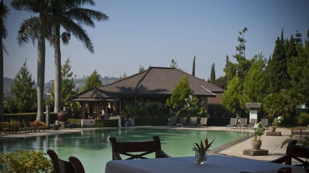 Puteri Gunung Hotel Lembang Ngoại thất bức ảnh