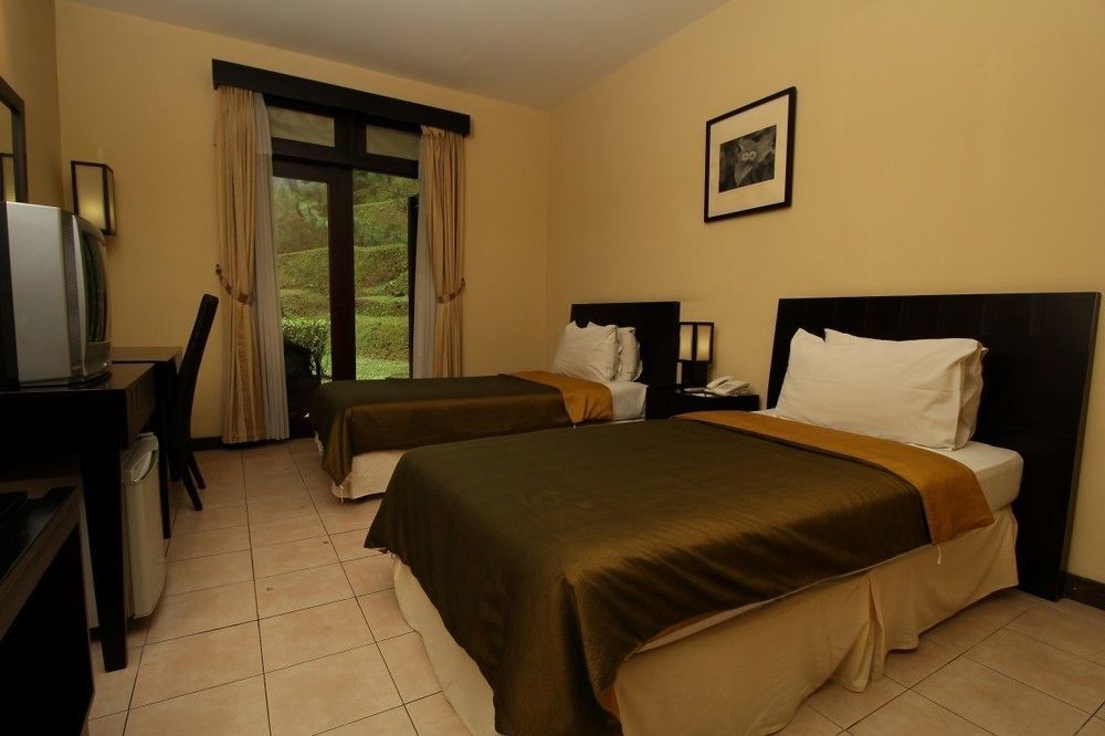 Puteri Gunung Hotel Lembang Ngoại thất bức ảnh