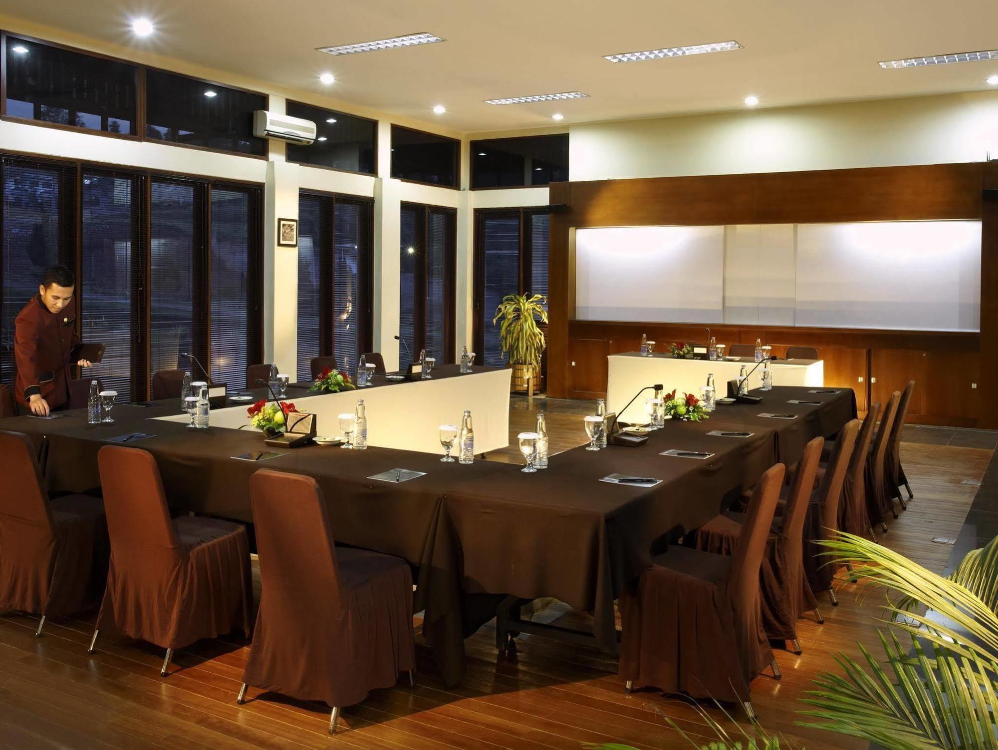 Puteri Gunung Hotel Lembang Ngoại thất bức ảnh