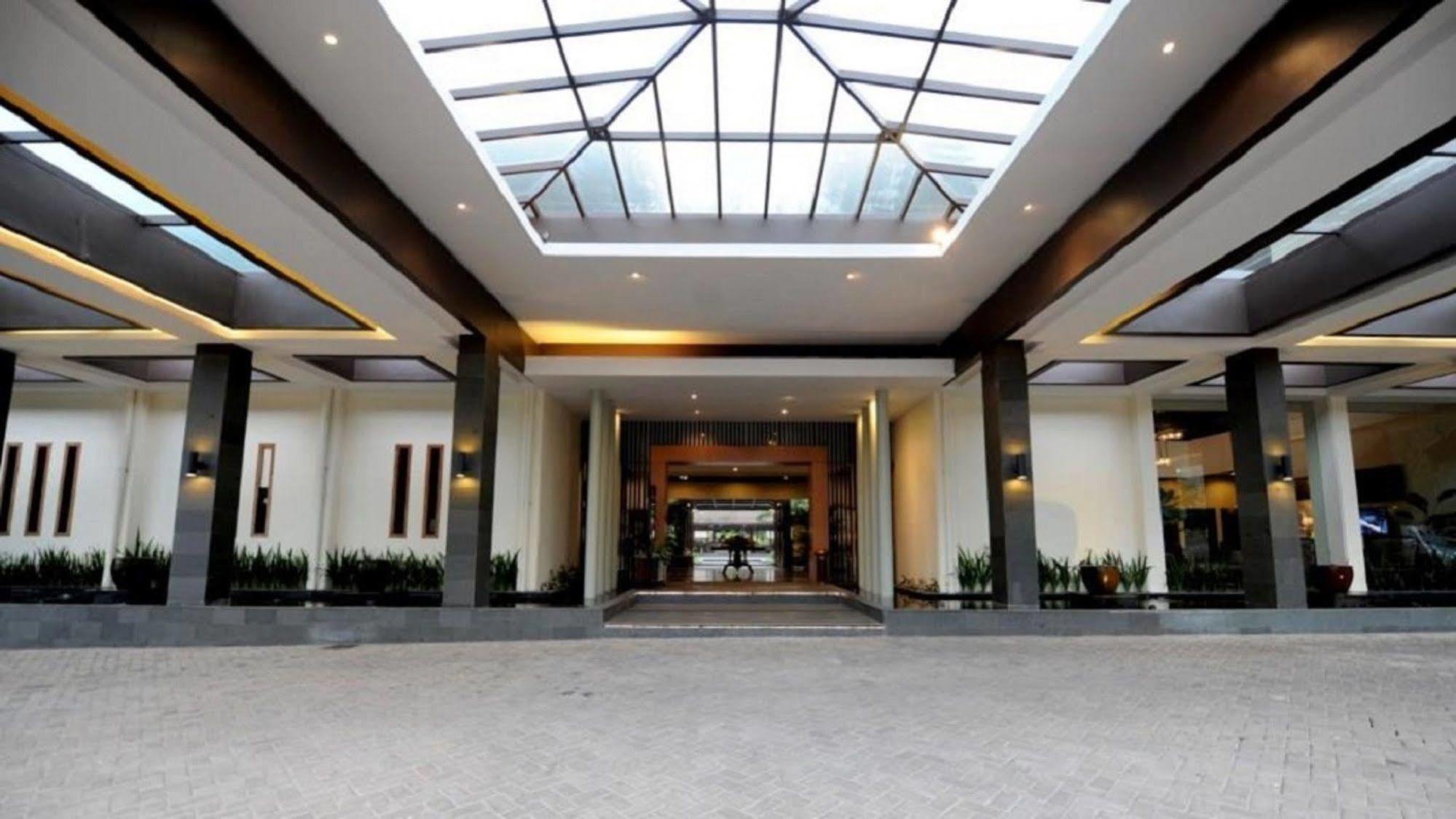Puteri Gunung Hotel Lembang Ngoại thất bức ảnh