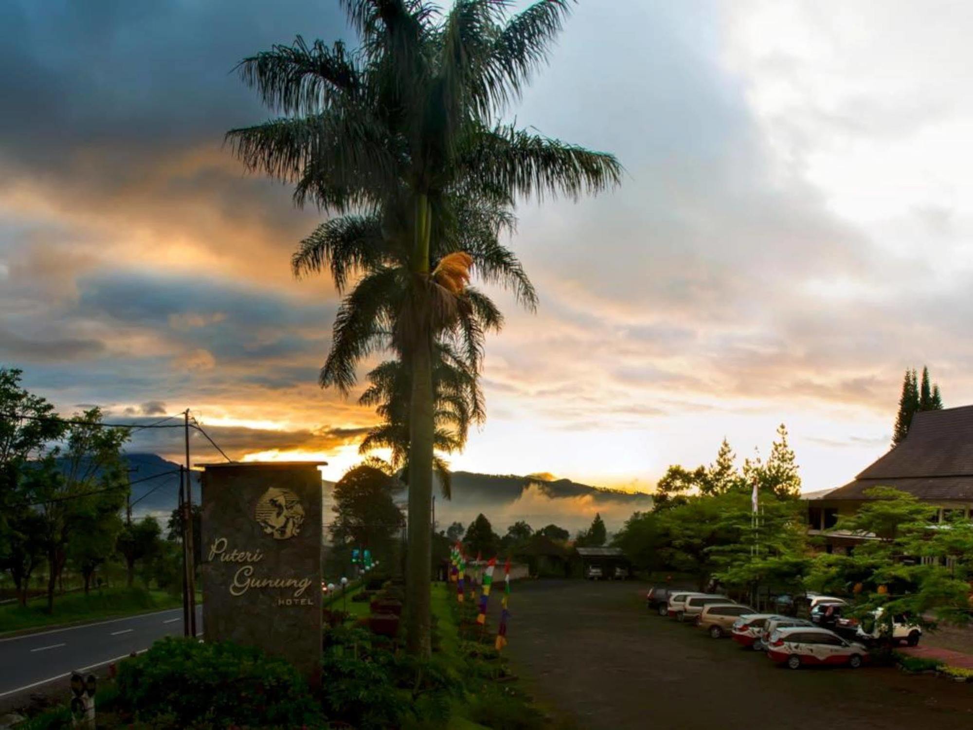 Puteri Gunung Hotel Lembang Ngoại thất bức ảnh