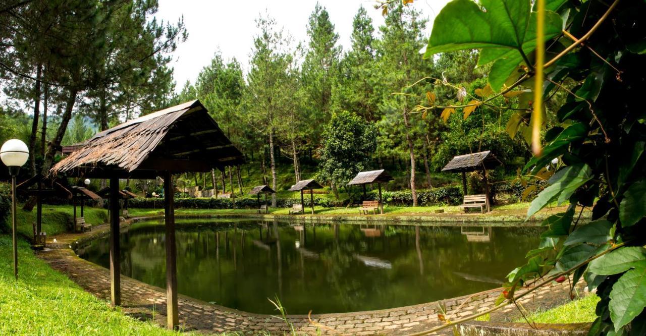 Puteri Gunung Hotel Lembang Ngoại thất bức ảnh